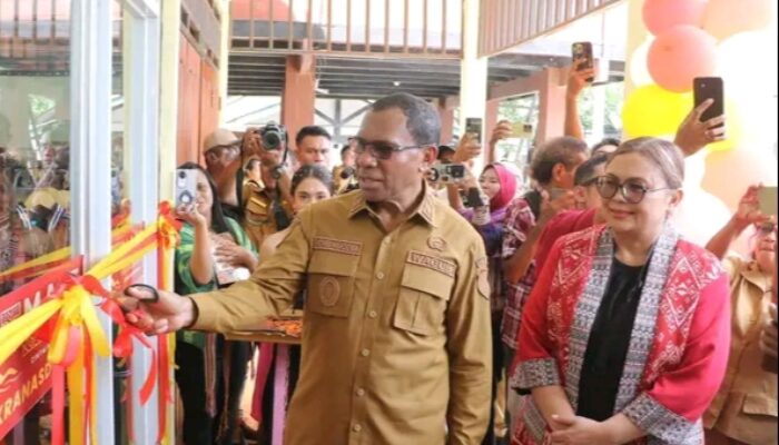 Launching NTT Mart Di Alor, Wagub Johni Asadoma: Tingkatkan Produktivitas Pengusaha IKM Dan UMKM