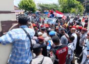 Tuntut Keadilan Kasus Kematian Seorang Siswi SMP Di Rubit, Aksi GMNI Sikka Berujung Bentrokan Fisik