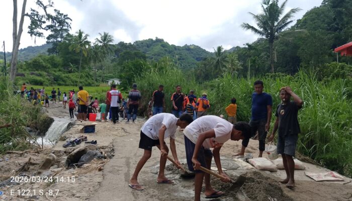 Prihatin Dengan Ruas Jalan Rusak! Maria Magdalena Berikan Bantuan Material, Masyarakat Tanawawo Sangat Bahagia