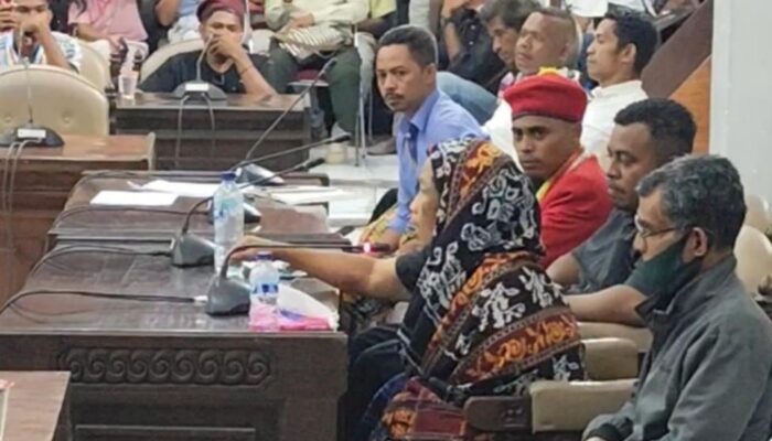 Saya Hancur Pak! Ibunda Ade Noni Pertanyakan Hati Nurani Kapolres Dan Anggota DPRD Kabupaten Sikka