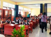 Gelar Kegiatan Literasi Dan Sains Di SDI Solot, Bunda Literasi Sikka Ny Fista: Dorong Anak-Anak Cinta Proses Belajar
