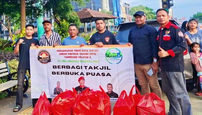 Bulan Suci Ramadhan, DPC Petir Tangsel Berbagi Paket Takjil Jelang Buka Puasa