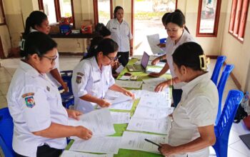 Disarpus Sikka Lakukan Pemeliharaan Dan Penyusutan Arsip Di Disperindag Sikka