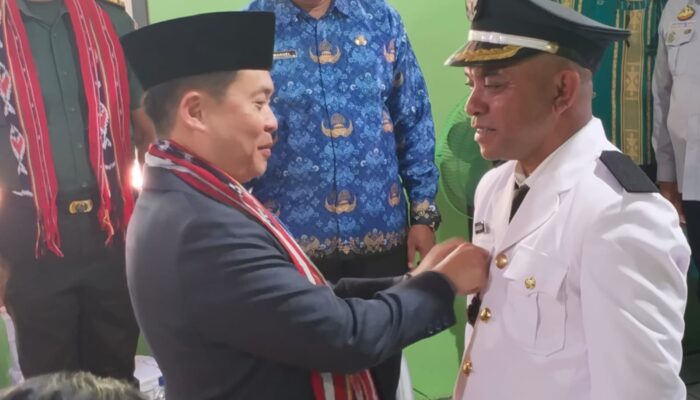 Suasana Hikmah Warnai Pelantikan Kades Air Kenari, Wabup Rocky Winario Minta Sinergi Dengan Pemda Alor